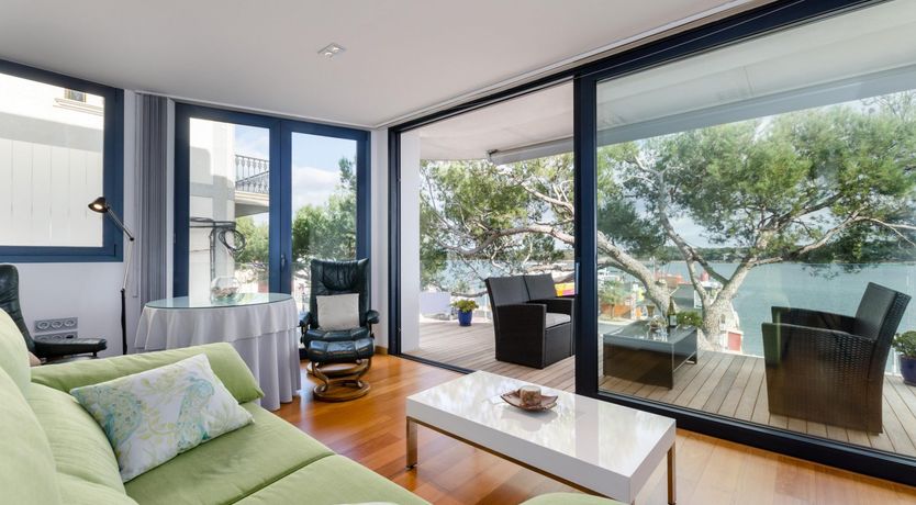 Photo of Mediterranean Muse