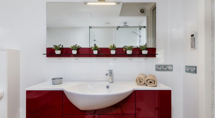 Photo of Mediterranean Muse