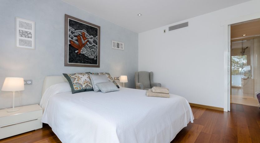 Photo of Mediterranean Muse