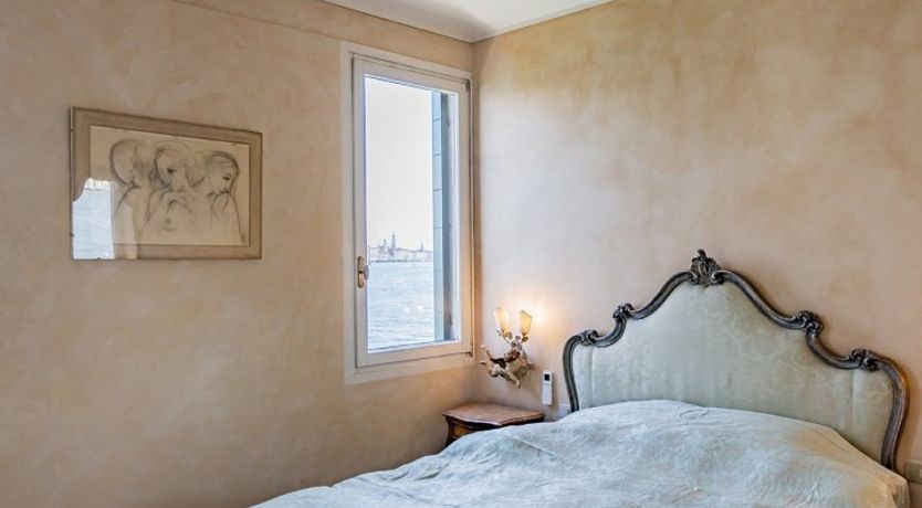 Photo of The Chandelier & The Lagoon