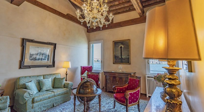 Photo of The Chandelier & The Lagoon