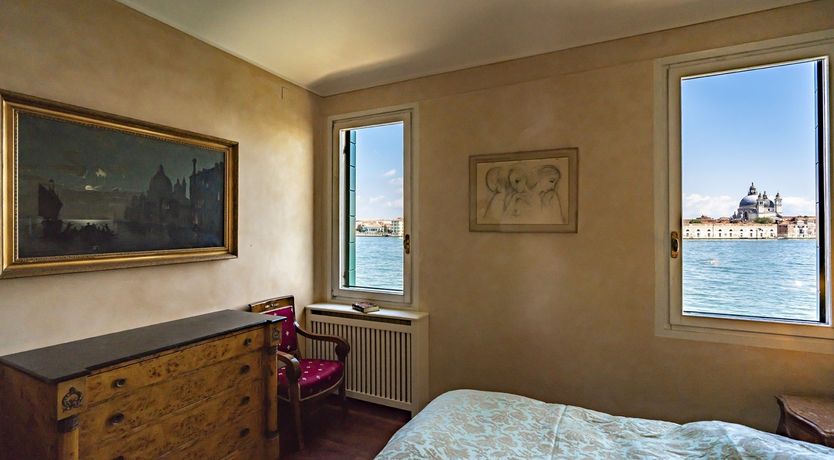 Photo of The Chandelier & The Lagoon