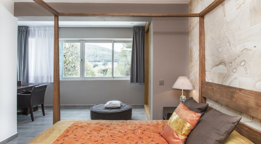 Photo of White Isle Idyll