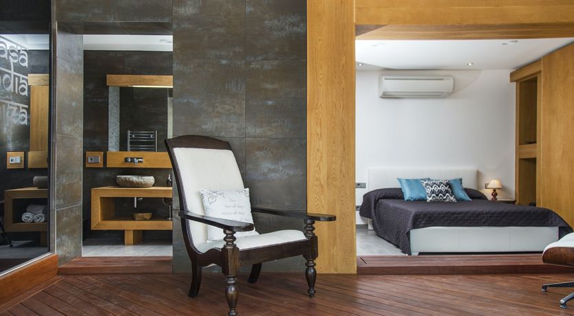 Photo of White Isle Idyll