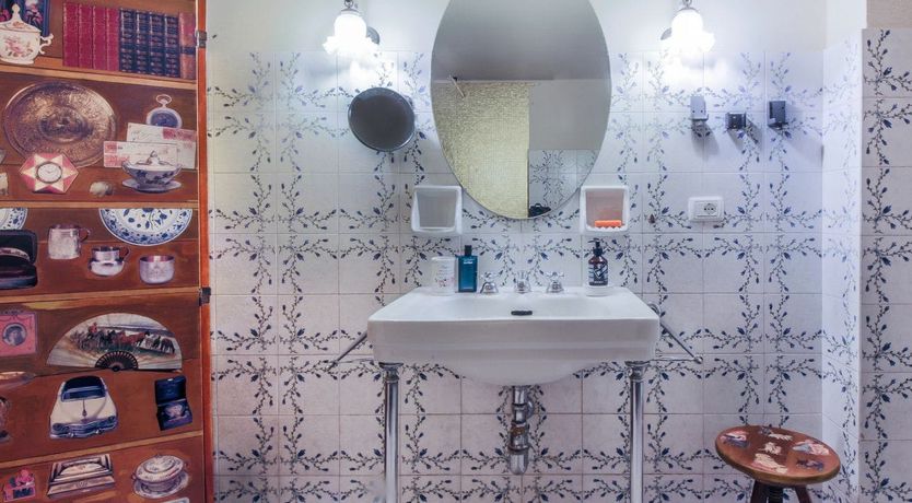 Photo of Artist's Abode