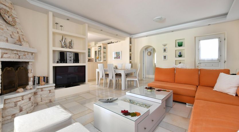 Photo of Grand Stone