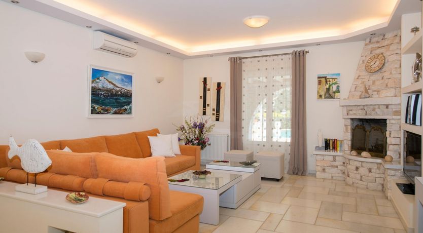 Photo of Grand Stone