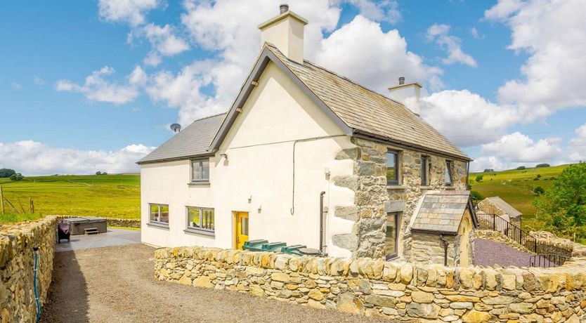 Photo of 4 Bed in Betws-y-coed