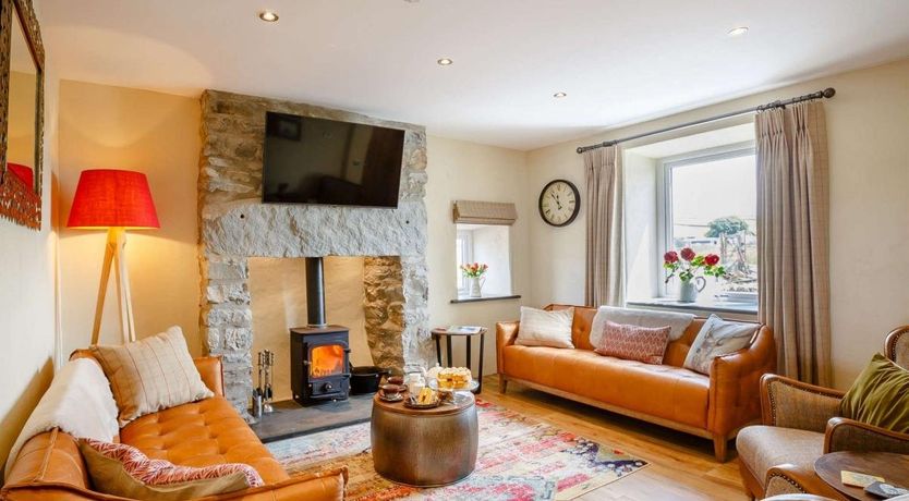 Photo of 4 Bed in Pentrefoelas