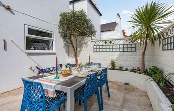 3 Bed in Eastbourne Holiday Cottage