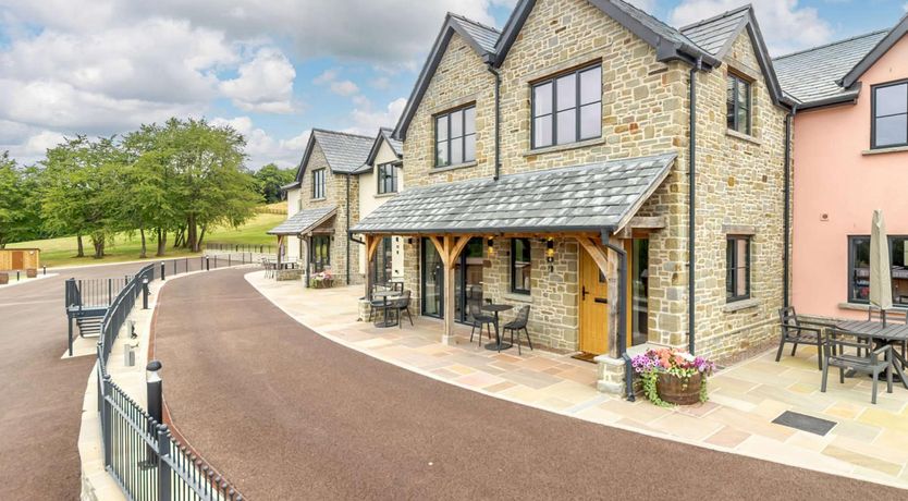 Photo of 2 Bed in Usk-