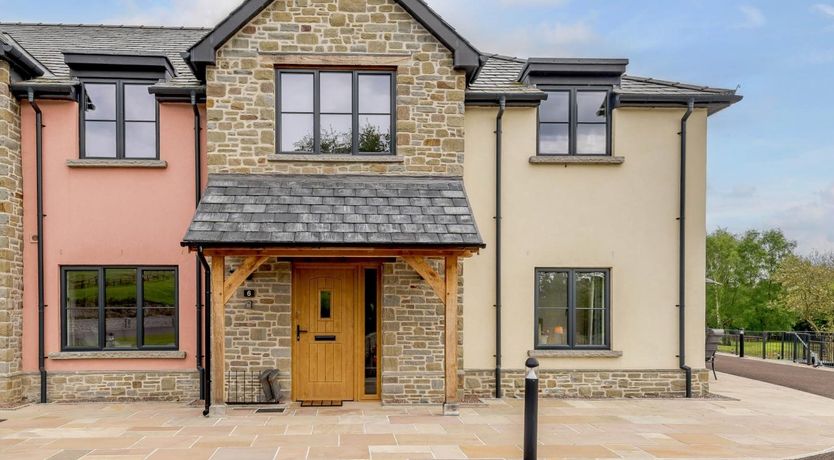 Photo of 2 Bed in Usk-