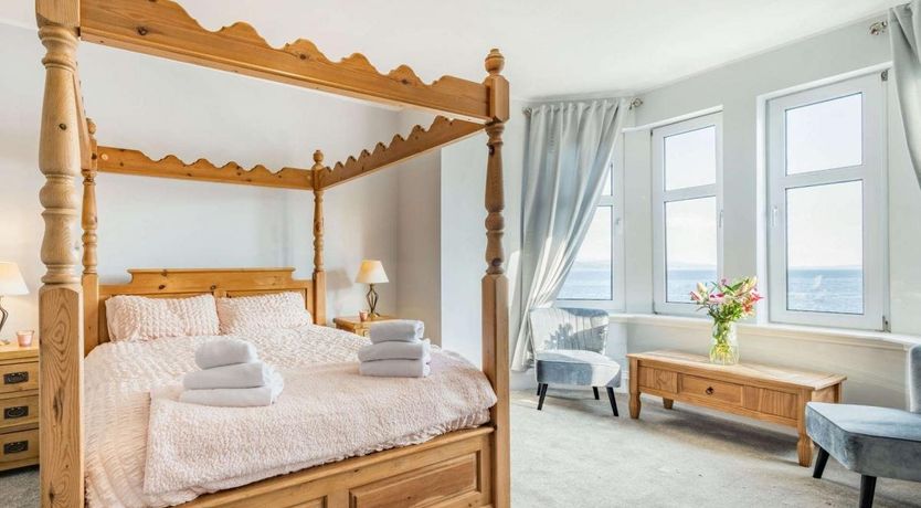 Photo of 8 Bed in Dunoon