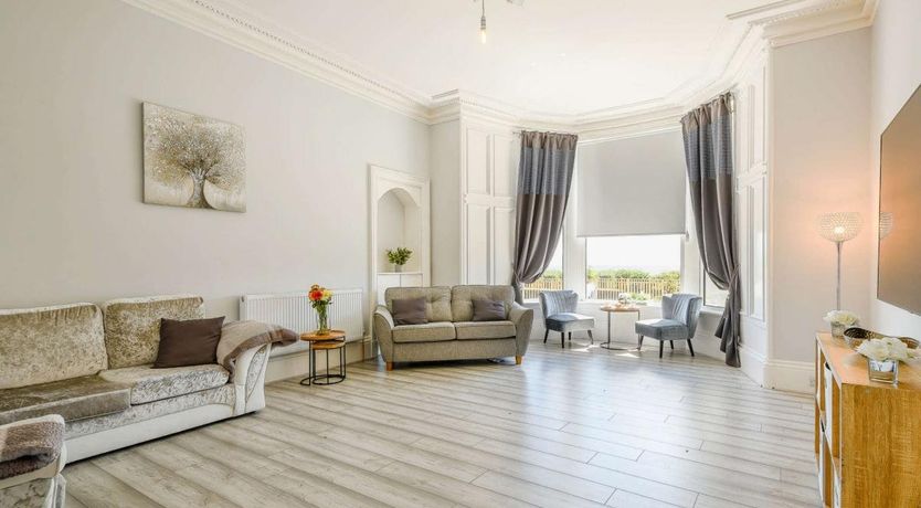 Photo of 8 Bed in Dunoon