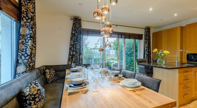 Photo of 4 Bed in Binfield