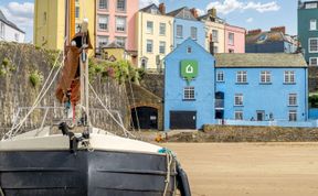 Photo of 2 Bed in Tenby
