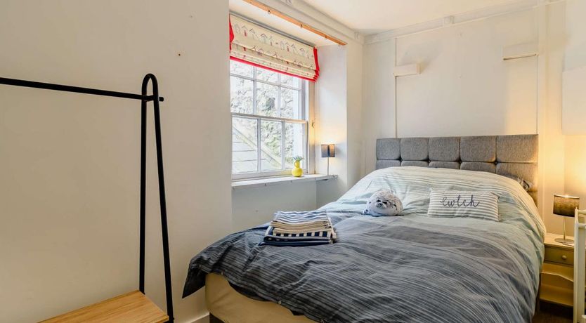 Photo of 2 Bed in Tenby