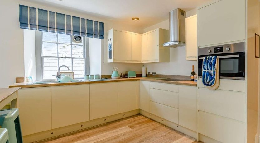 Photo of 2 Bed in Tenby