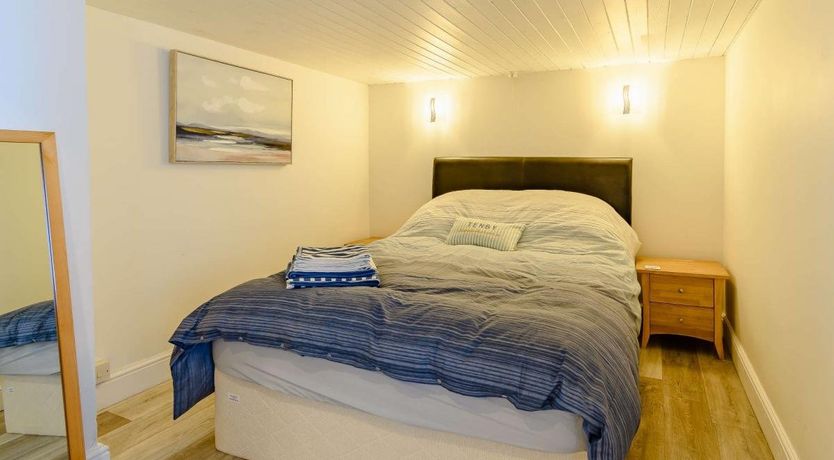 Photo of 2 Bed in Tenby