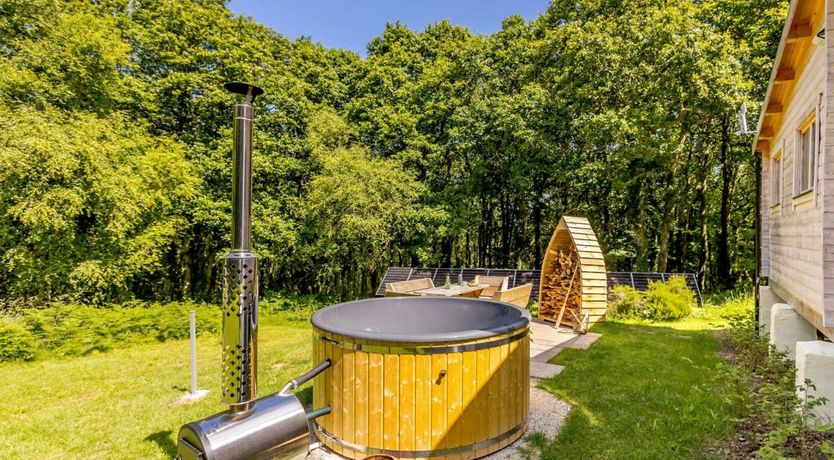 Photo of 2 Bed in Whitstone