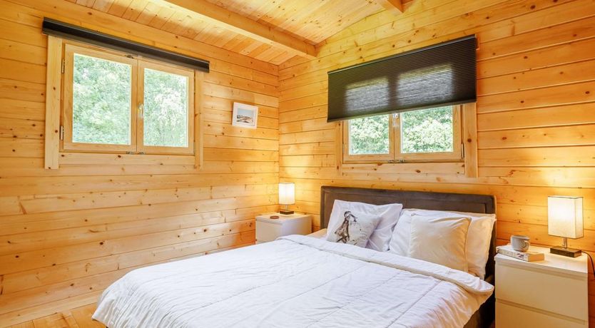 Photo of 2 Bed in Whitstone