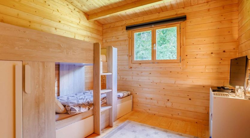 Photo of 2 Bed in Whitstone