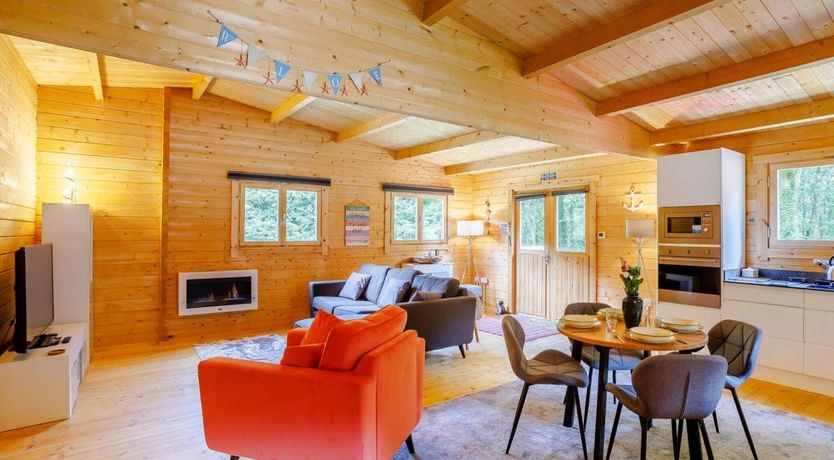 Photo of 2 Bed in Whitstone