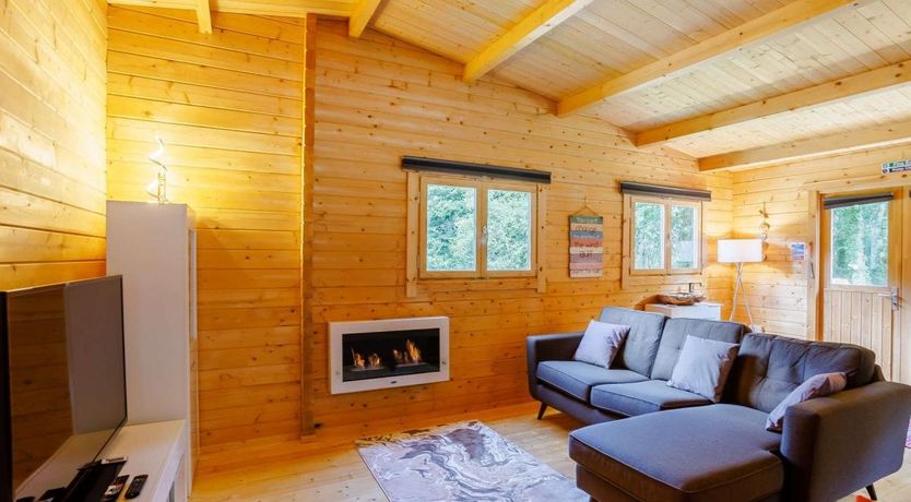 Photo of 2 Bed in Whitstone