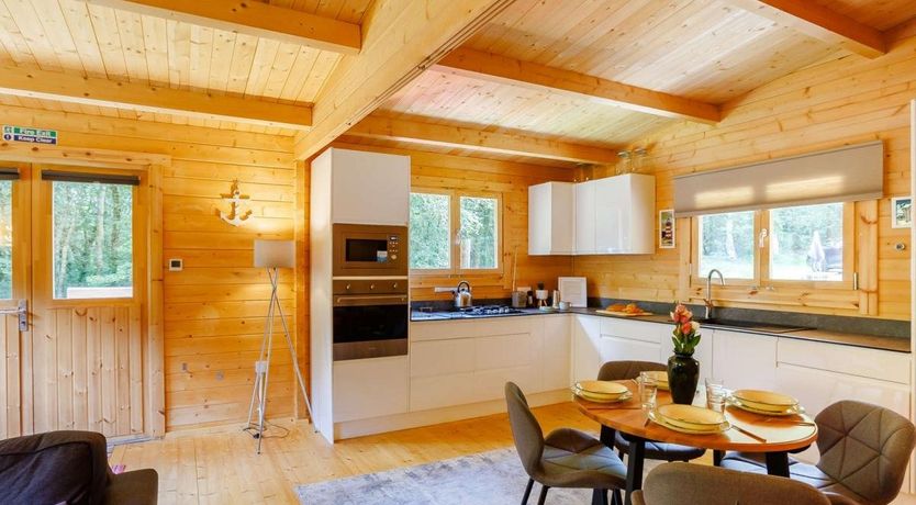 Photo of 2 Bed in Whitstone