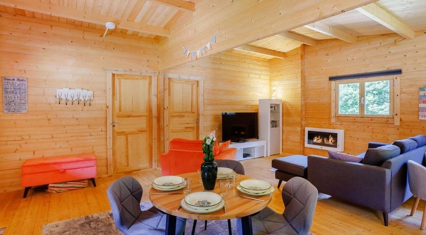 Photo of 2 Bed in Whitstone