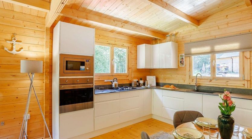 Photo of 2 Bed in Whitstone