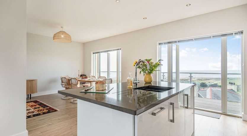 Photo of 4 Bed in Aberdovey