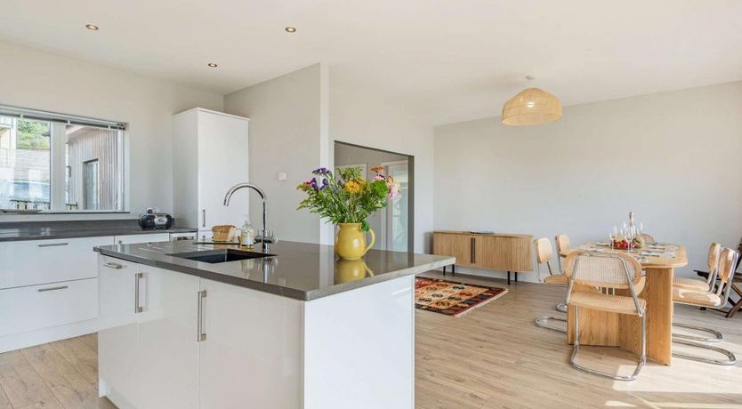 Photo of 4 Bed in Aberdovey