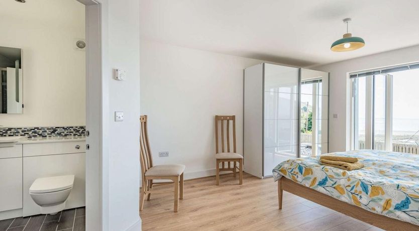 Photo of 4 Bed in Aberdovey