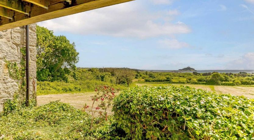 Photo of 1 Bed in Long Rock