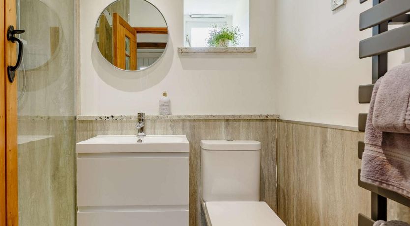 Photo of 1 Bed in Long Rock