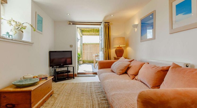 Photo of 1 Bed in Long Rock