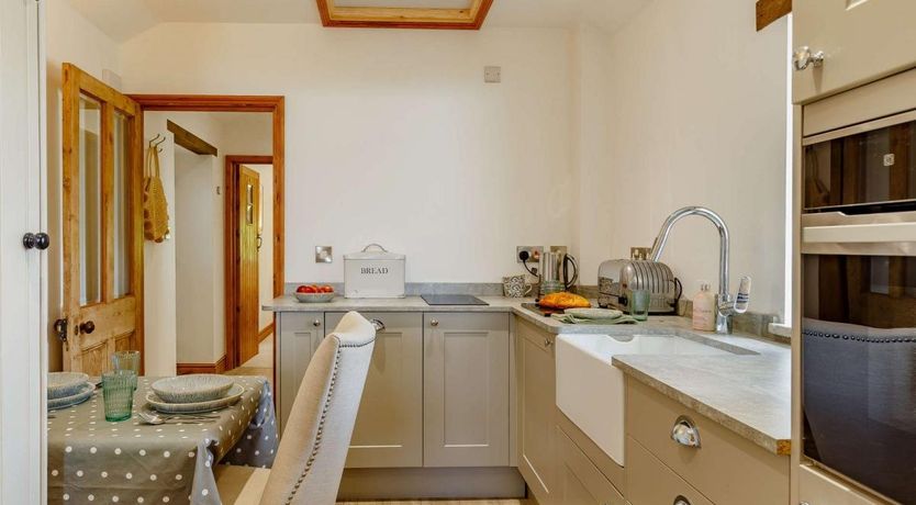 Photo of 1 Bed in Long Rock