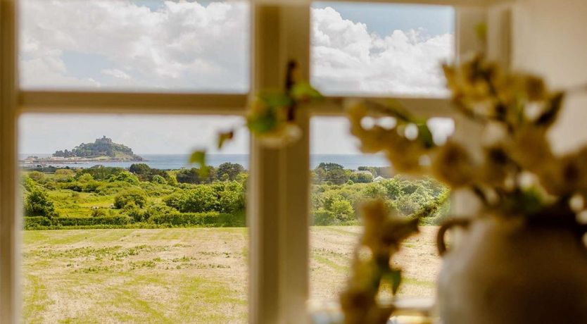 Photo of 1 Bed in Long Rock