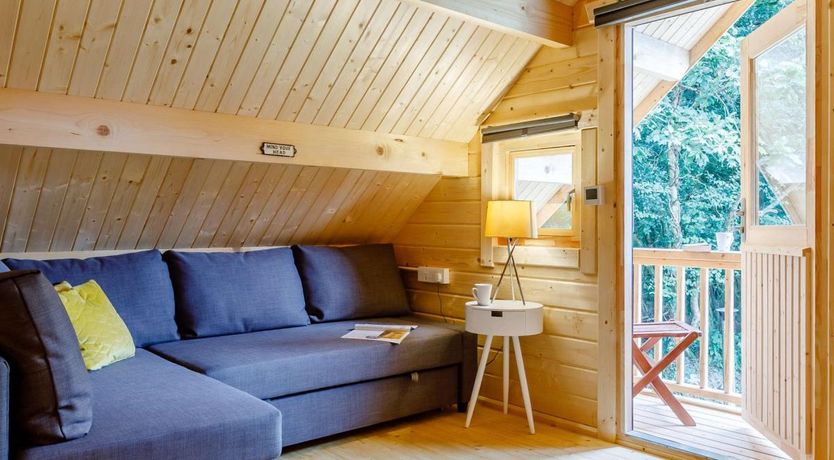 Photo of 2 Bed in Whitstone