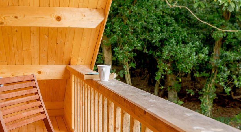 Photo of 2 Bed in Whitstone