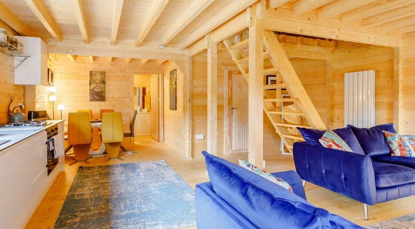 Photo of 2 Bed in Whitstone