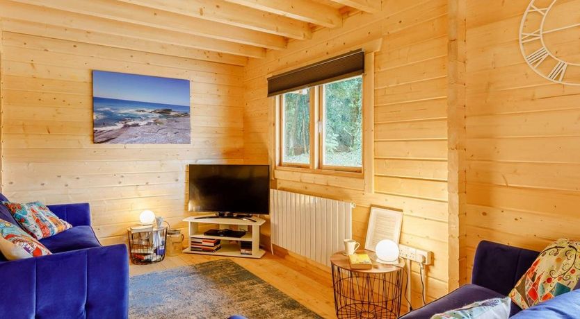 Photo of 2 Bed in Whitstone