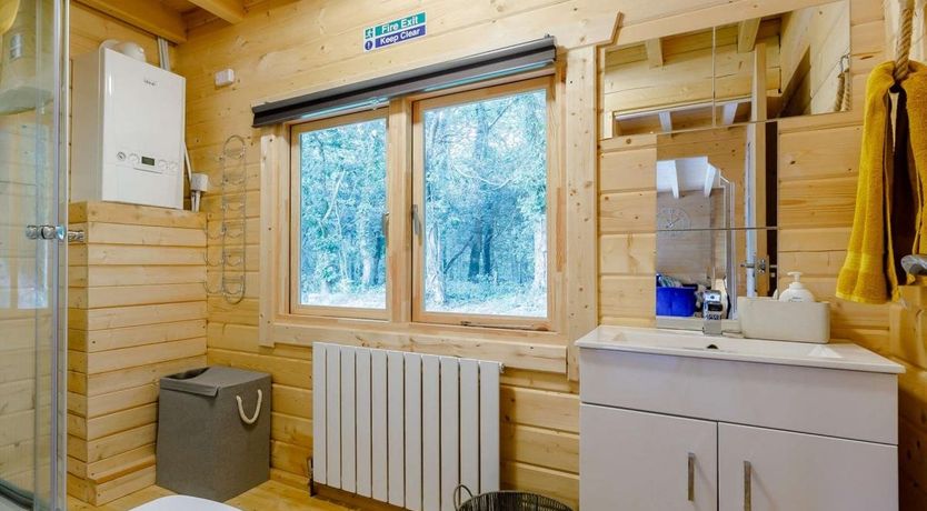 Photo of 2 Bed in Whitstone