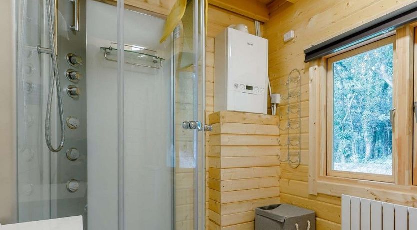 Photo of 2 Bed in Whitstone