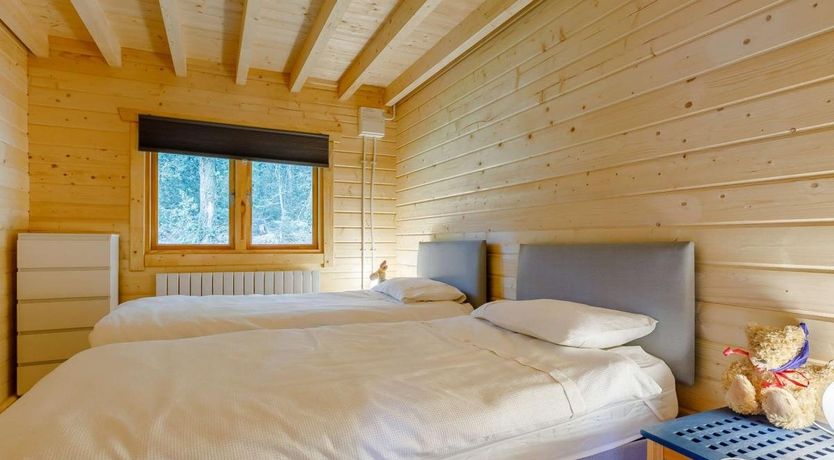 Photo of 2 Bed in Whitstone