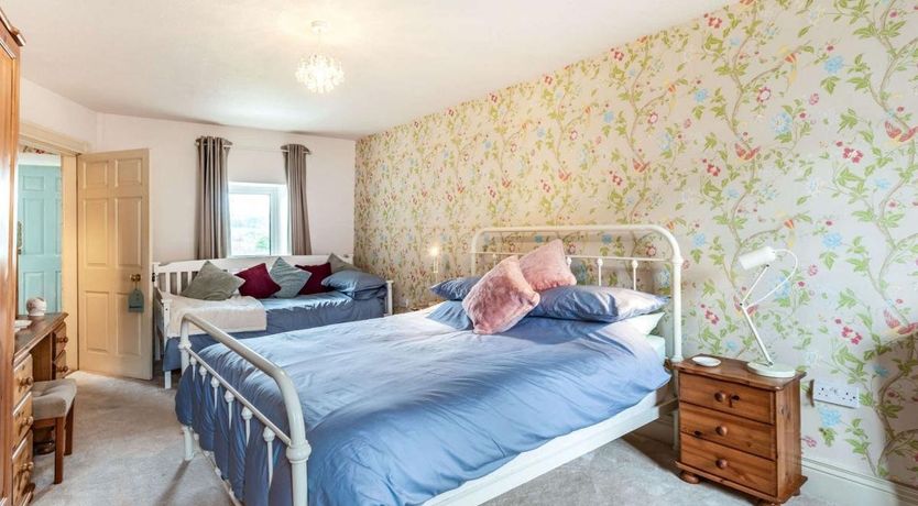 Photo of 2 Bed in Pembroke