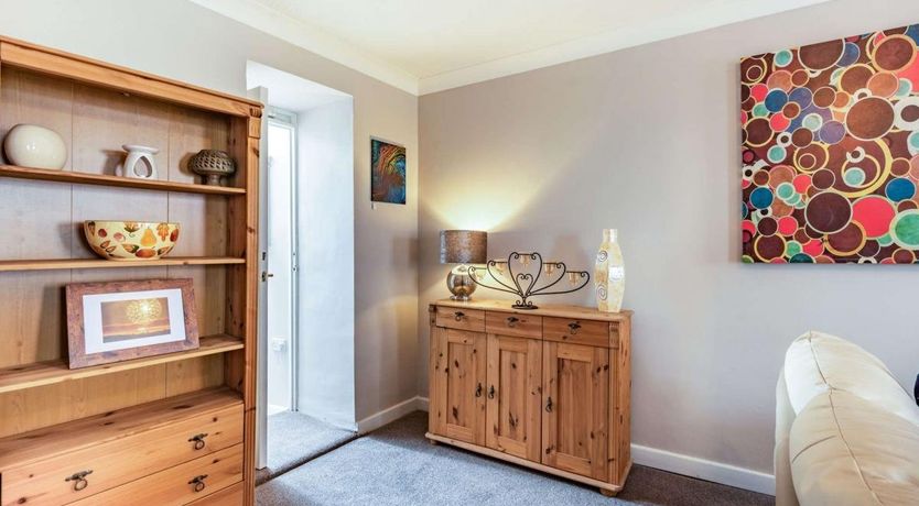 Photo of 2 Bed in Pembroke