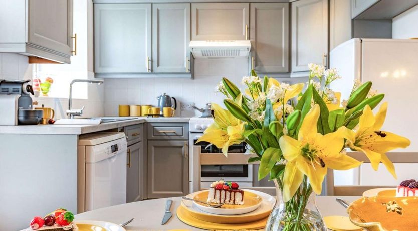 Photo of 2 Bed in Pembroke