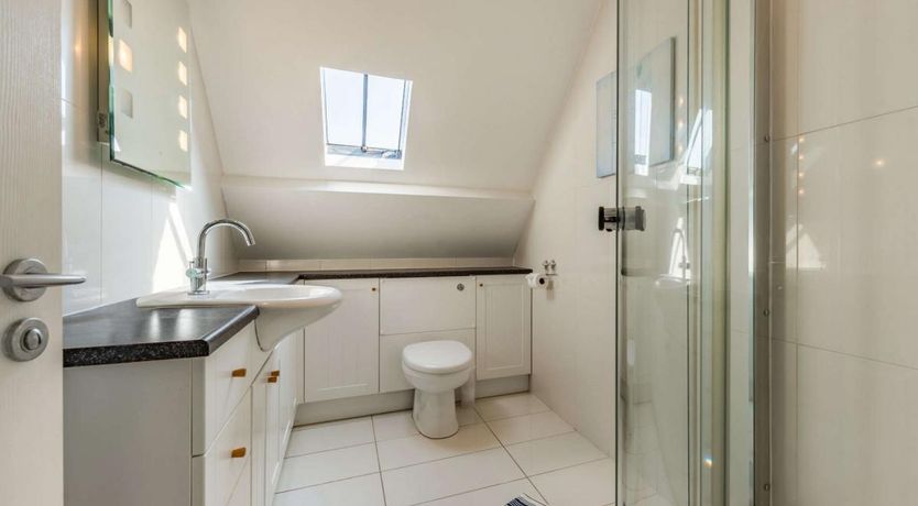 Photo of 2 Bed in Tenby